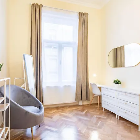 Very - Comfy - New Budapest