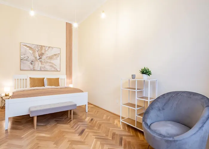 Very - Comfy - New * Βουδαπέστη