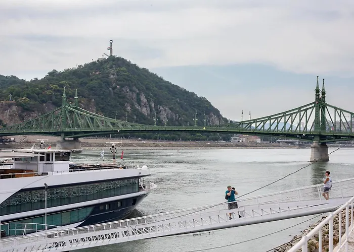Very - Comfy - New Budapeste